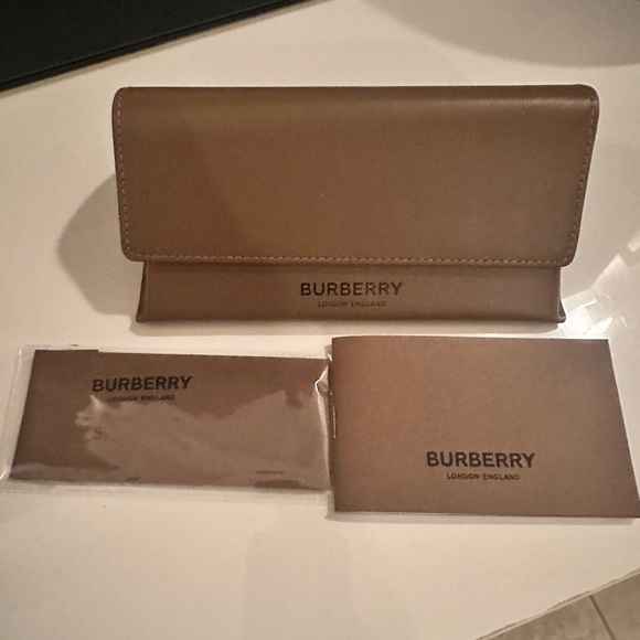 Burberry Black Plastic Rectangle Sunglasses Gold Mirror Lens - Picture 10 of 11